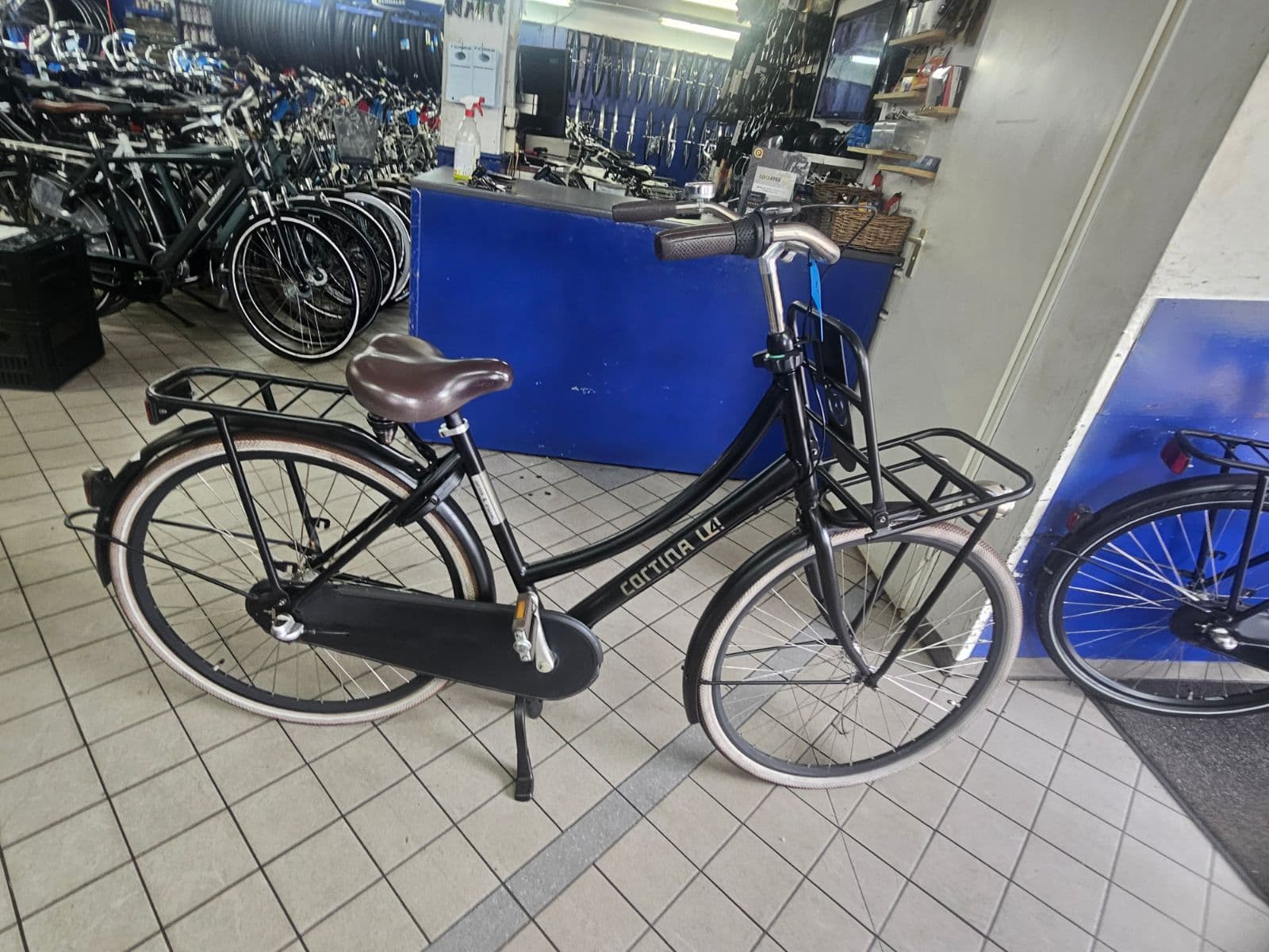 Cortina U4 mat zwart